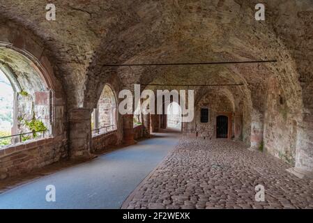 Corridoio a volta che conduce al palazzo Heidelberg in Germania Foto Stock