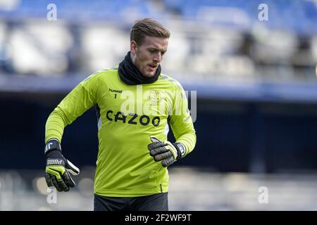 Liverpool, Regno Unito. 13 Marzo 2021. Jordan Pickford numero 1 di Everton in fase di riscaldamento prima della partita a Liverpool, Regno Unito, il 13/03/2021. (Foto di Simon Whitehead/News Images/Sipa USA) Credit: Sipa USA/Alamy Live News Foto Stock