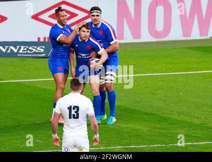 Twickenham, Londra, Regno Unito. 13 Marzo 2021. International Rugby, Six Nations, Inghilterra contro Francia; Antoine Dupont di Francia segna nel 2 ° minuto e si congratula con Teddy Thomas di Francia e Romain Taohifuenua di Francia Credit: Action Plus Sports/Alamy Live News Foto Stock