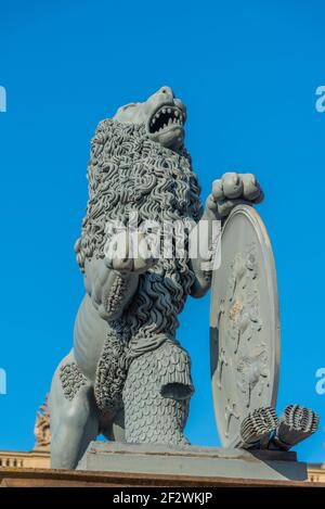 Statua del Leone al nuovo palazzo di Stoccarda, Germania Foto Stock