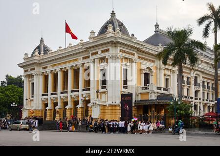 La Grand Opera House, Hanoi, Vietnam costruita dall'amministrazione coloniale francese e aperta nel dicembre 1911 Foto Stock