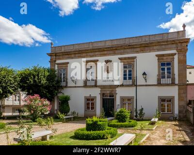 Almeida, Guarda, Portogallo; 2020 agosto: Ufficio del Registro civile e del territorio nella villa fortificata di Almeida Foto Stock