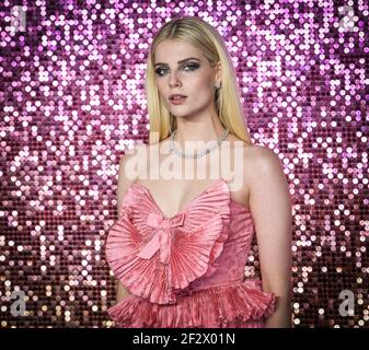 Lucy Boynton partecipa alla prima mondiale della Rhapsody Boemia che si è tenuta alla SSE Arena di Londra. Foto Stock