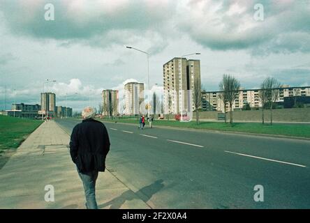 Vista delle quattro Torri da Ballymun Road, marzo 1988, Ballymun, Dublino, Repubblica d'Irlanda Foto Stock