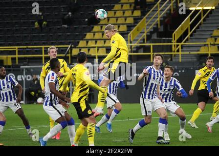 Dortmund, Germania. 13 Marzo 2021. Primo: 13.03.2021, Calcio: Calcio: 1 Bundesliga, stagione 2020/21 BVB, Borussia Dortmund - Hertha BSC Berlin Erling Haaland, header Credit: Jurgen Fromme/primo Sportphoto/pool | usage worldwide/dpa/Alamy Live News Foto Stock