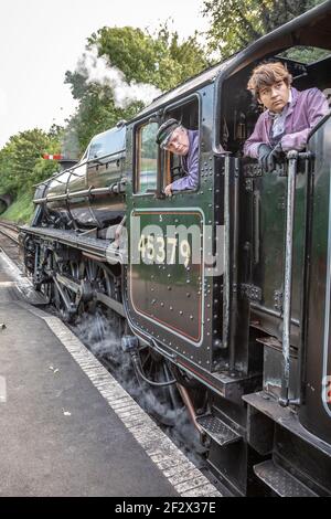 BR 4-6-0 5MT No. 45379 attende alla stazione di Alresford sulla Mid-Hants Railway, Hampshire Foto Stock