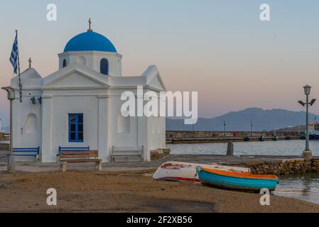 Agios Nikolaos chiesa presso il vecchio porto di Mykonos in Grecia Foto Stock