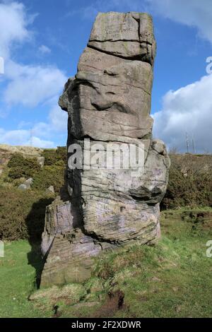 Pilastro di pietra arenaria, conosciuto come Alport Stone a Alport Heights Vicino a Wirksworth nel Derbyshire Foto Stock