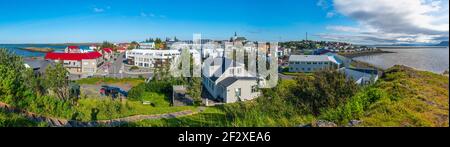 Veduta aerea della città di Borgarnes sull'Islanda Foto Stock