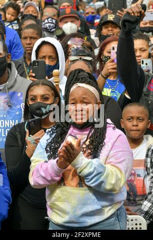 Louisville, Kentucky, Stati Uniti. 13 Marzo 2021. Tanika Palmer a 1 anno dalla morte di Breonna Taylor al Injustice Square Park a Louisville, Kentucky, 13 marzo 2021: Credit: Dee CEE carter/Media Punch/Alamy Live News Foto Stock