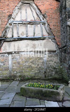 Sito di un ex cruck truss cottage in città Centro di Wirksworth nel Derbyshire Foto Stock