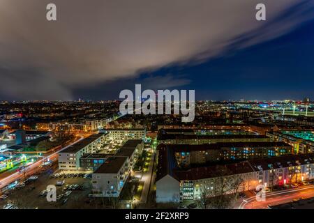 Paesaggio urbano di Colonia di notte, Germania. Foto Stock