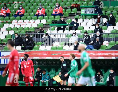 Città di Brema, Germania. Firo: 13.03.2021 Calcio, 1 Bundesliga, stagione 2020/2021, SV Werder Bremen SVW - FCB FC Bayern Munich Muenchen Substitute Bank Bremen Credit: Tim Groothuis/Witters/via firosportphoto | usage worldwide/dpa/Alamy Live News 2021 Foto Stock