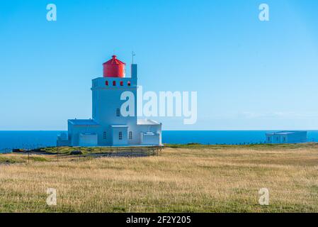 Il faro di Dyrholaey si trova in Islanda Foto Stock