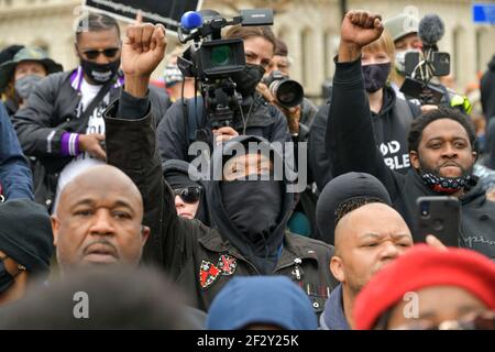 Louisville, Kentucky, Stati Uniti. 13 Marzo 2021. Manifestanti all'anniversario della morte di 1 anno nel centro di Louisville, Kentucky, 13 marzo 2021: Credit: Dee CEE carter/Media Punch/Alamy Live News Foto Stock