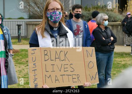 Louisville, Kentucky, Stati Uniti. 13 Marzo 2021. Manifestanti all'anniversario della morte di 1 anno nel centro di Louisville, Kentucky, 13 marzo 2021: Credit: Dee CEE carter/Media Punch/Alamy Live News Foto Stock