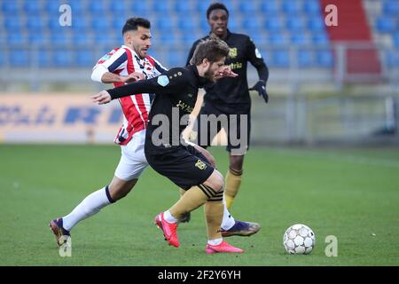 TILBURG, PAESI BASSI - MARZO 13: Vangelis Pavlidis di Willem II, Lasse Schone di SC Heerenveen durante la partita Eredivisie tra Willem II e SC He Foto Stock