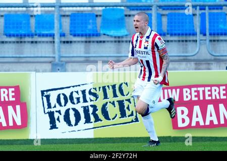 TILBURG, PAESI BASSI - MARZO 13: Sebastian Holmen di Willem II festeggia dopo aver segnato il suo primo gol ai lati durante la partita Eredivisie tra Wille Foto Stock