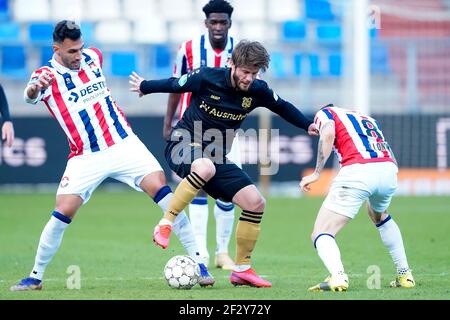 TILBURG, PAESI BASSI - MARZO 13: Vangelis Pavlidis di Willem II, Lasse Schone di SC Heerenveen e Pol Llonch di Willem II battaglia per il possesso durin Foto Stock