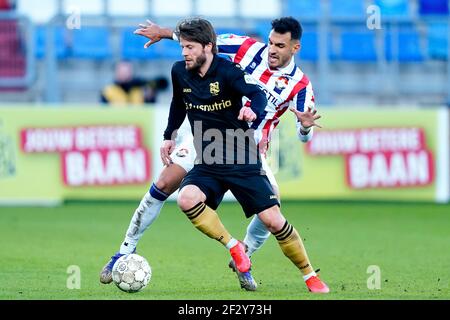 TILBURG, PAESI BASSI - MARZO 13: Lasse Schone di SC Heerenveen e Vangelis Pavlidis di Willem II durante la partita Eredivisie tra Willem II e SC Foto Stock