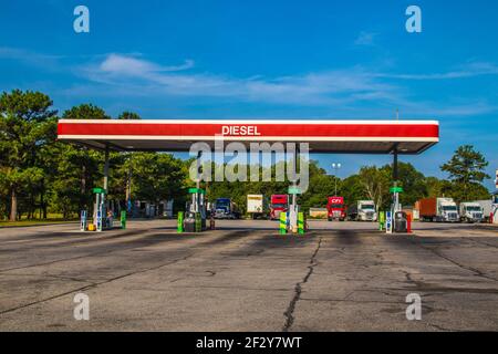 Augusta, GA / USA - 07 04 20: Una stazione di pompa di gas diesel Foto Stock