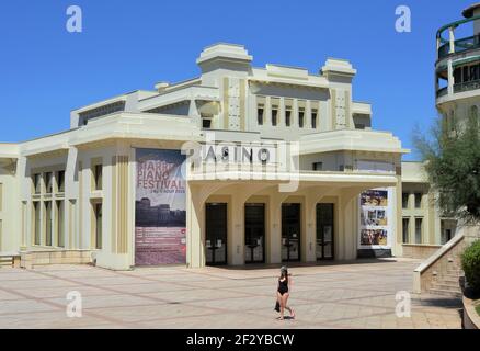 Il Casinò Municipale e la Grande Spiaggia di Biarritz (Pirenei Atlantici - Francia). Foto Stock