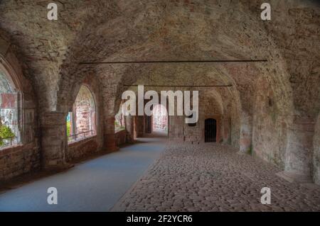 Corridoio a volta che conduce al palazzo Heidelberg in Germania Foto Stock