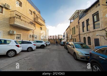 gerusalemme-israele. 05-03-2021. Vecchie case su strade strette nel vecchio quartiere Nachlaot di Gerusalemme Foto Stock