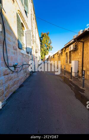 gerusalemme-israele. 05-03-2021. Vecchie case su strade strette nel vecchio quartiere Nachlaot di Gerusalemme Foto Stock