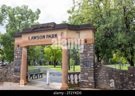 Centro di Mudgee, spazio verde al Lawson Park a Mudgee, New South Wales regionale, Australia. Il parco prende il nome da Henry Lawson, poeta australiano Foto Stock