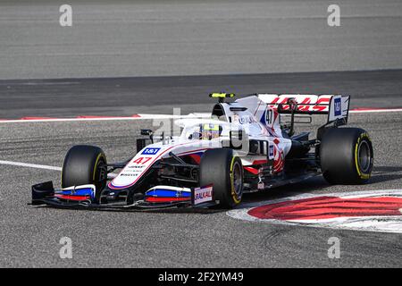 BAHRAIN INTERNATIONAL CIRCUIT, BAHRAIN - MARZO 13: Mick Schumacher, Haas VF-21 durante i test di marzo Bahrain al Bahrain International Circuit sabato 13 marzo 2021 a Sakhir, Bahrain. Foto di Sam Bloxham / LAT Images / via Kolvenbach EDITORIALE ONLY! Foto Stock