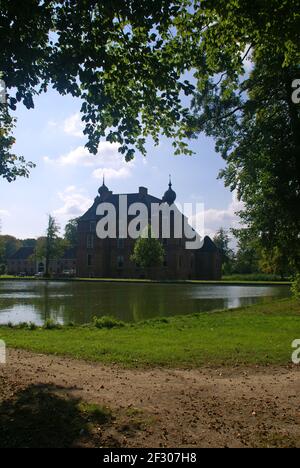 Vista sul castello di Cannenburgh, Vaassen, Paesi Bassi Foto Stock