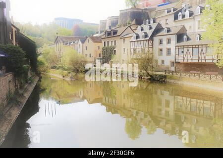 Grund lungo il fiume Alzette della città di Lussemburgo, Lussemburgo Foto Stock