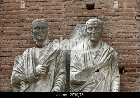 Le antiche statue nelle terme di Diocleziano (Thermae Diocletiani) a Roma. Italia Foto Stock