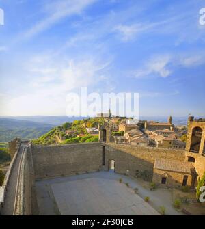 Antico castello di Montalcino in Toscana (Fortezza di Montalcino). Foto Stock