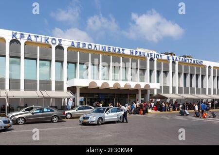 Heraklion, Grecia - 17 settembre 2018: Terminal building presso l'aeroporto di Heraklion (HER) in Grecia. Foto Stock