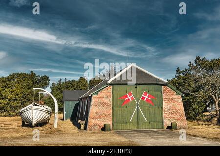 Tradizionale stazione salvavita a Rindby a Fanoe nel mare di wadden, Danimarca Foto Stock