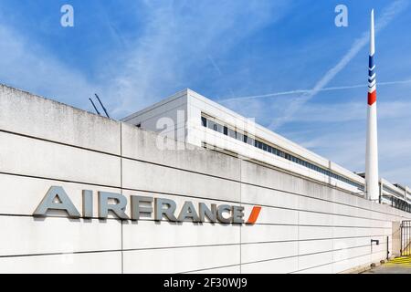 Parigi, Francia - 16 agosto 2018: Sede di Air France all'aeroporto Charles de Gaulle di Parigi. Foto Stock
