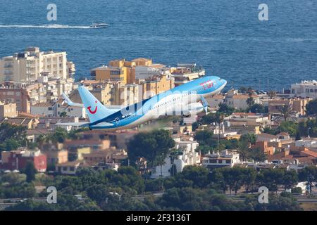 Palma de Mallorca, Spagna - 21 luglio 2018: Aereo TUI Boeing B737-800 all'aeroporto di Palma de Mallorca in Spagna. Boeing è un produttore americano di aeromobili Foto Stock