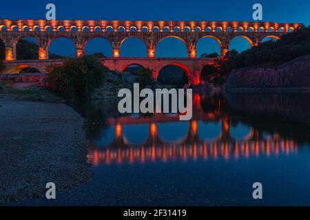 Il Pont du Gard è un acquedotto romano nel sud della Francia Foto Stock