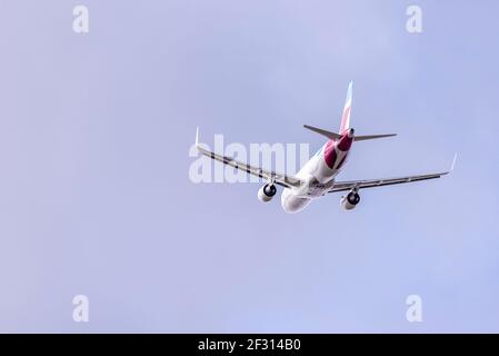 Eurowings Airbus A320 jet Airliner aereo D-AIZT decollo da Londra Southend Airport, Essex, UK, essendo stato dipinto in nuova livrea da Satys Air Liv Foto Stock