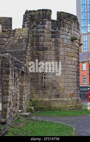 La cinta muraria di Newcastle è un muro difensivo medievale, e Monumento antico programmato, a Newcastle upon Tyne, Inghilterra. E 'stato costruito durante il 13 ° secolo Foto Stock