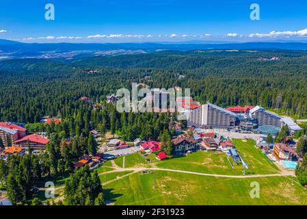 Borovets, Bulgaria, 11 luglio 2020: Vista aerea della stazione sciistica Borovets durante l'estate in Bulgaria Foto Stock