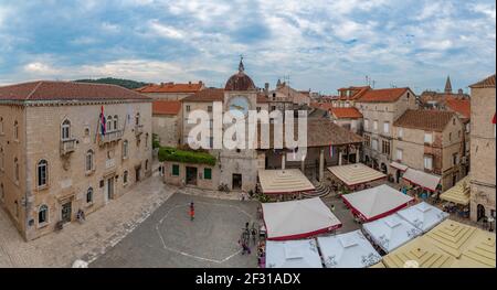 Trogir, Croazia, 23 luglio 2020: Paesaggio urbano della città croata Trogir Foto Stock