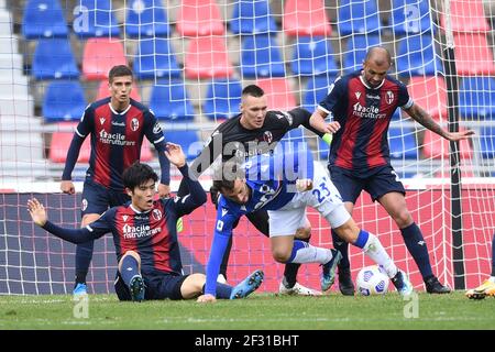 Takehiro Tomiyasu (Bologna)Manolo Gabbiadini (Sampdoria)Lukasz Skorupski (Bologna)Danilo Langeria (Bologna)Roberto Soriano (Bologna)Albin Ekdal (Sampdoria)Nicolas Dominguez (Bologna) durante la partita italiana 'sarie A' tra Bologna 3-1 Sampdoria allo stadio Renato Dall Ara, 2021 marzo 14 a Bologna. Credit: Maurizio Borsari/AFLO/Alamy Live News Foto Stock