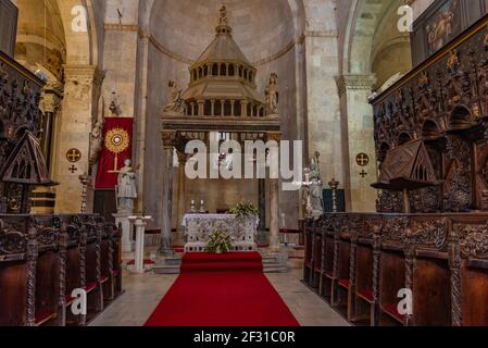 Trogir, Croazia, 23 luglio 2020: Interno della cattedrale di San Lorenzo a Trogir, Croazia Foto Stock