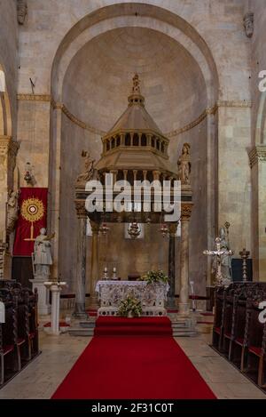 Trogir, Croazia, 23 luglio 2020: Interno della cattedrale di San Lorenzo a Trogir, Croazia Foto Stock