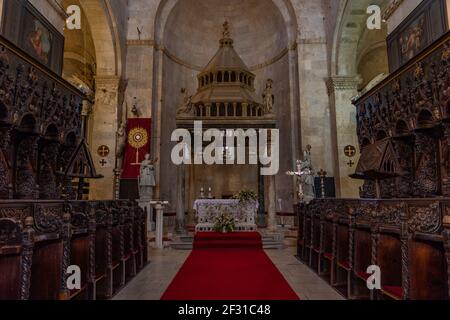 Trogir, Croazia, 23 luglio 2020: Interno della cattedrale di San Lorenzo a Trogir, Croazia Foto Stock
