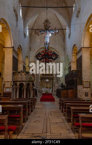 Trogir, Croazia, 23 luglio 2020: Interno della cattedrale di San Lorenzo a Trogir, Croazia Foto Stock
