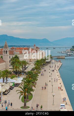 Trogir, Croazia, 23 luglio 2020: Paesaggio urbano della città croata Trogir Foto Stock